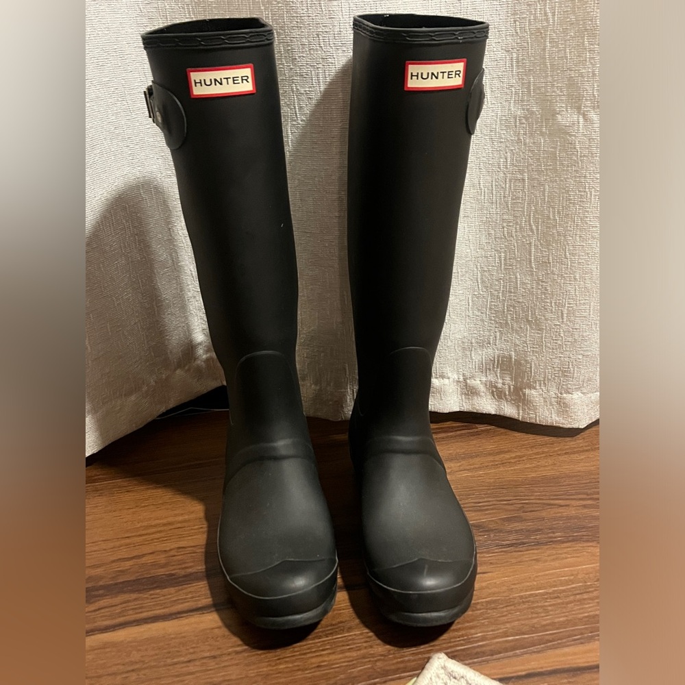 Hunter Matte Black Boots size 9